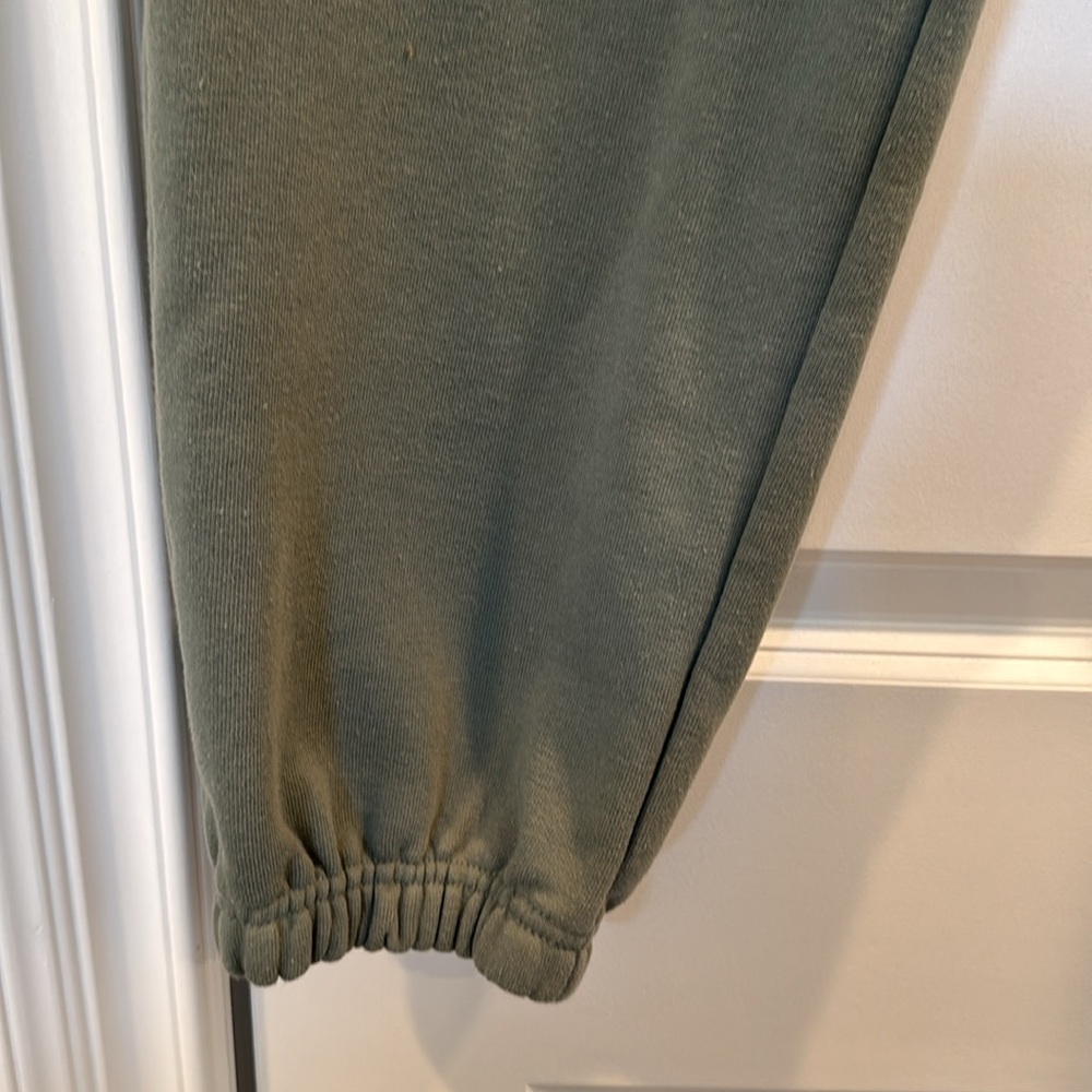 Men’s The North Face sweatpants. Khaki green. Size XL. Very good condition. - Picture 4 of 5